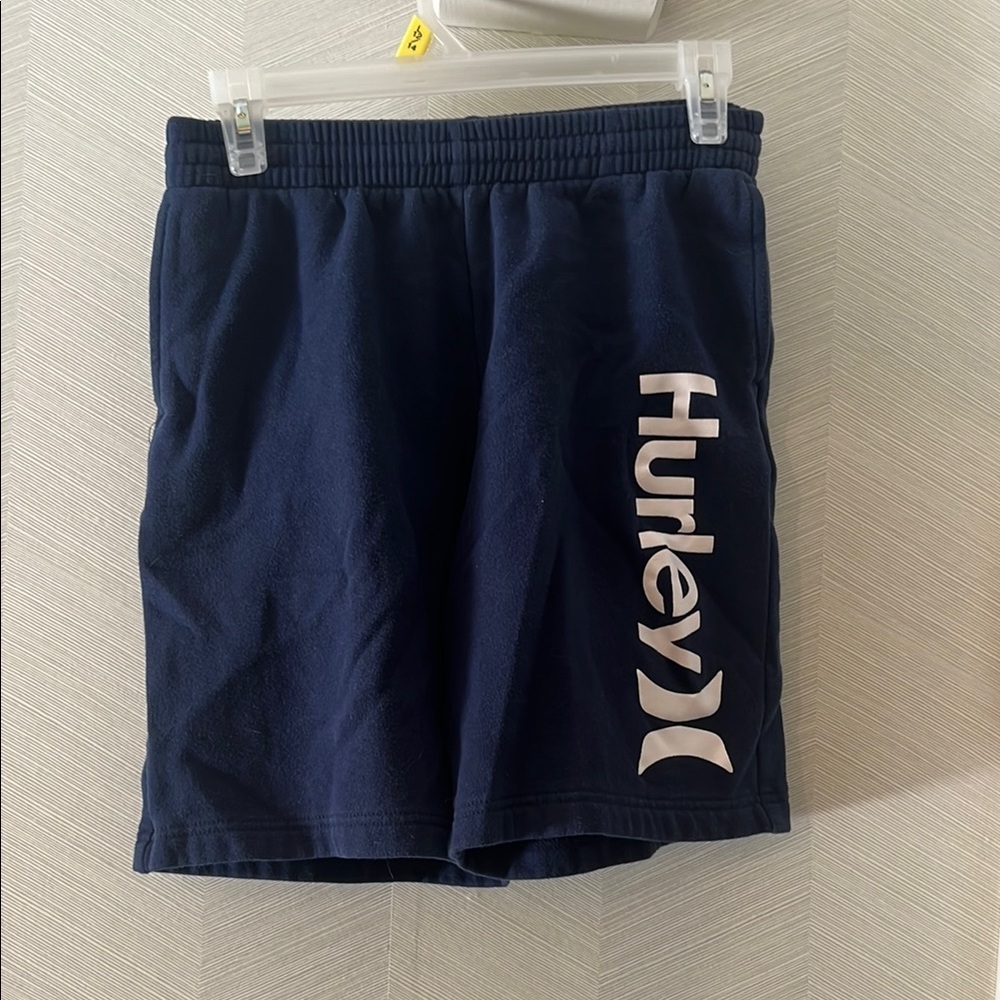 Hurley Boys sweatpants shorts with pocket’s. With drawstring size medium.